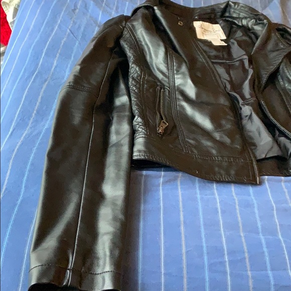 All Black Leather Jacket. - Picture 4 of 8